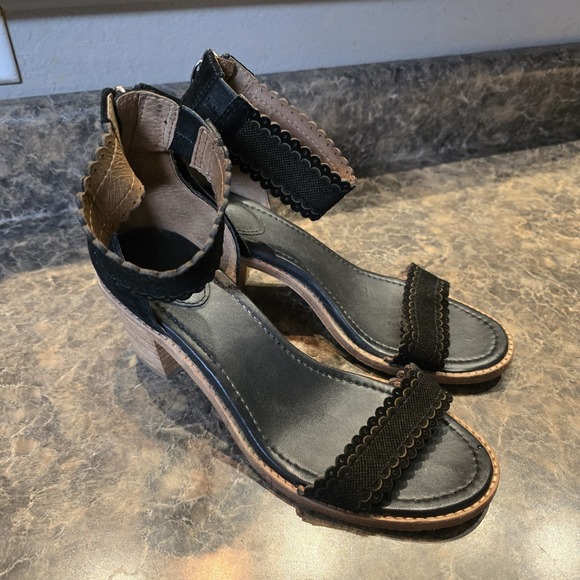 Frye Shoes - Frye Brielle Scallop Back Zip Ankle‎ Strap Sandals Black Size 9.5